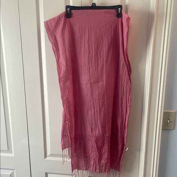 NWOT Pink Fringe Scarf - Picture 2 of 5